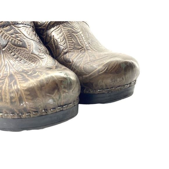 Dansko Tooled Embossed Professional Clogs Brown Leather Women’s Sz 38 - Picture 2 of 6